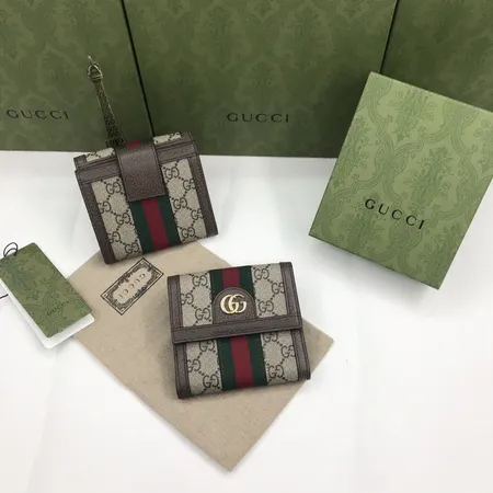 グッチ 折り財布