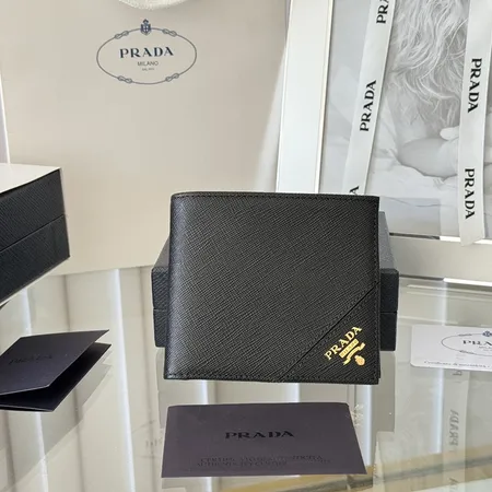 プラダ 折り財布