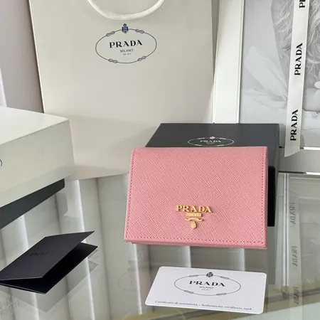 プラダ 折り財布