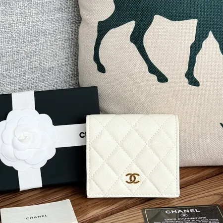 シャネル 折り財布