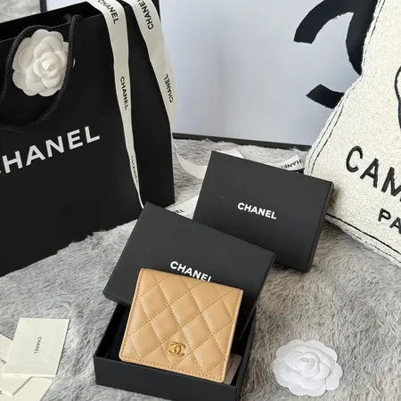 シャネル 折り財布