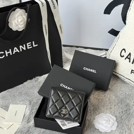 シャネル 折り財布