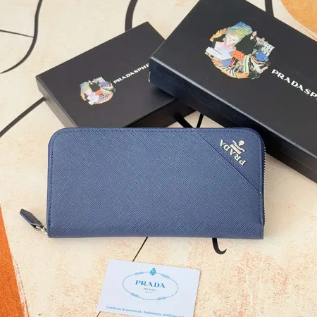 プラダ 長財布