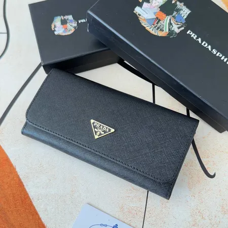 プラダ 長財布