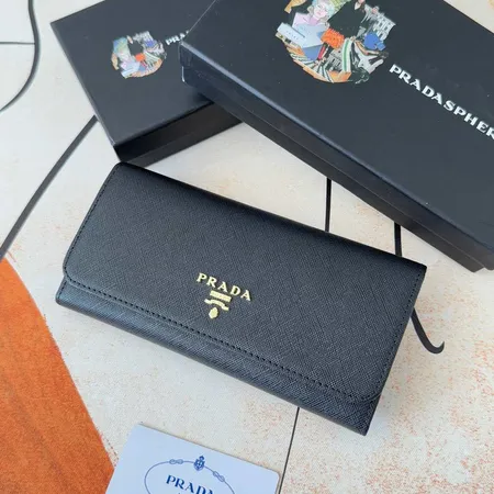 プラダ 長財布