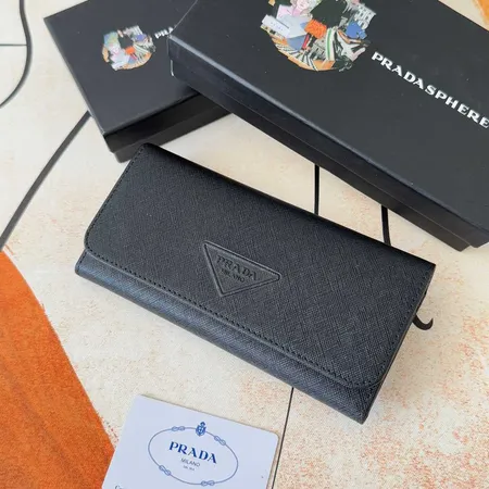 プラダ 長財布