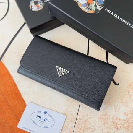 プラダ 長財布
