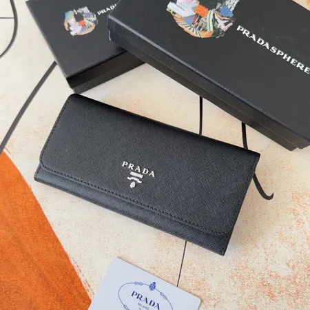 プラダ 長財布