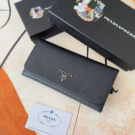 プラダ 長財布
