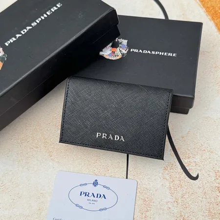 プラダ 長財布