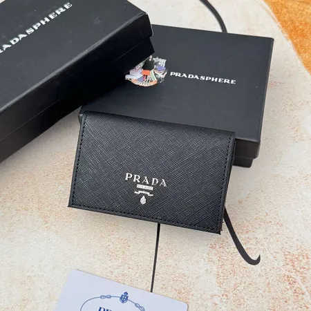 プラダ 長財布