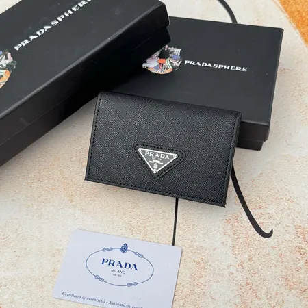 プラダ 長財布