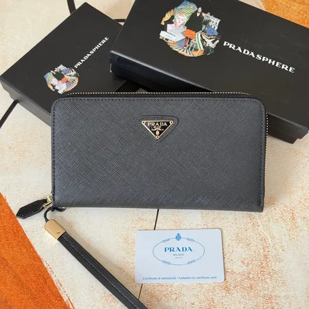 プラダ 長財布