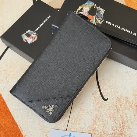 プラダ 長財布