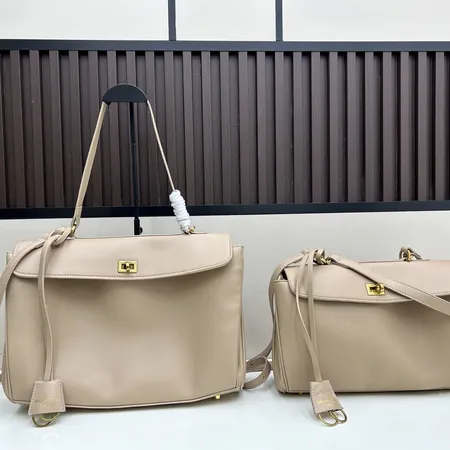 バレンシアガ キーケース