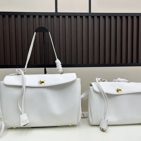 バレンシアガ キーケース