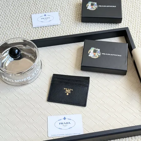 プラダ 長財布