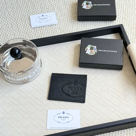 プラダ 長財布