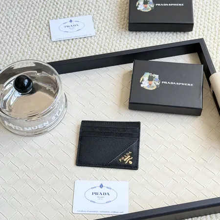 プラダ 長財布