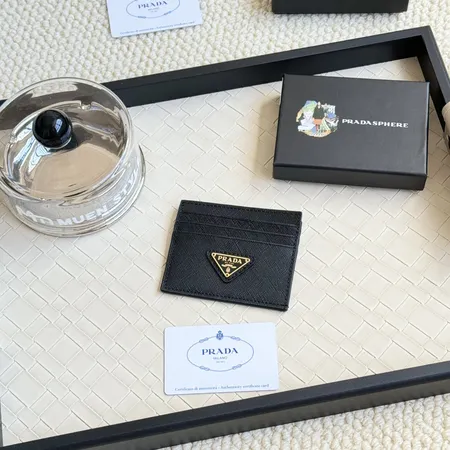 プラダ 長財布