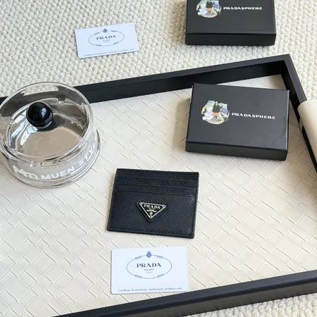 プラダ 長財布