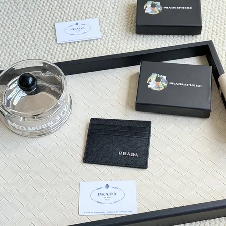 プラダ 長財布