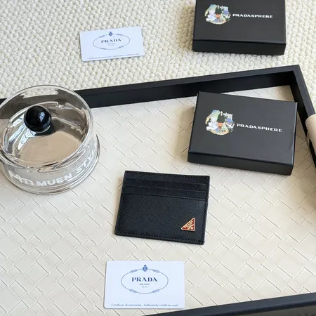 プラダ 長財布