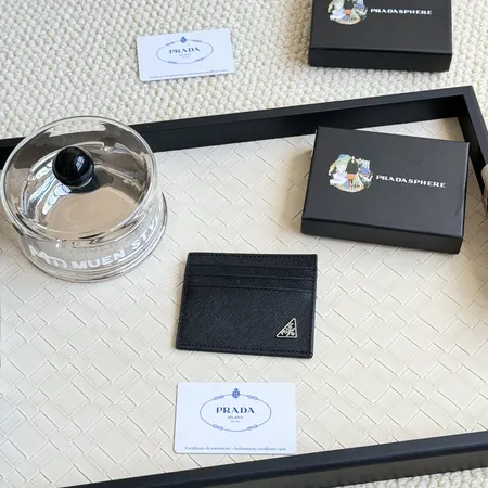 プラダ 長財布