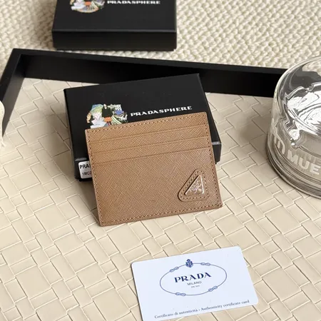 プラダ 長財布