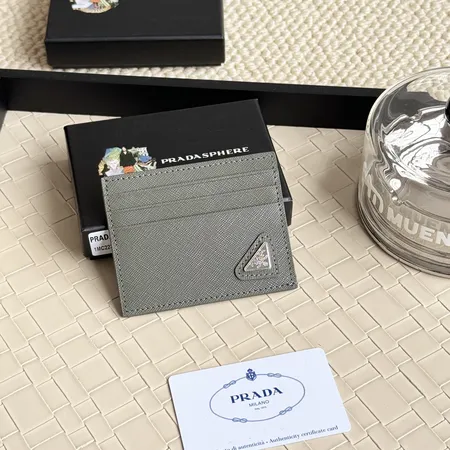 プラダ 長財布