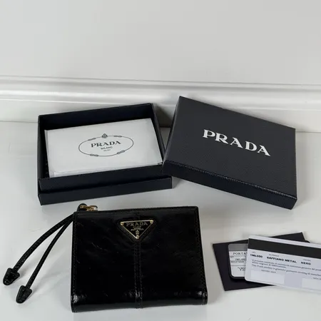 プラダ 折り財布