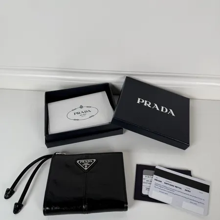 プラダ 折り財布