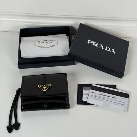 プラダ 折り財布