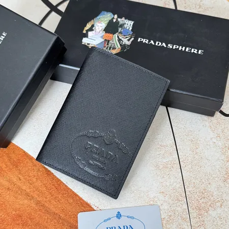 プラダ 長財布