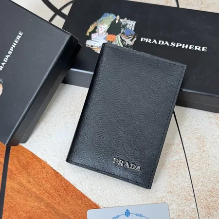 プラダ 長財布