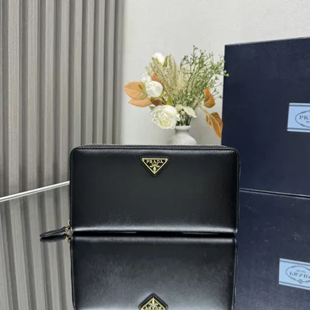 プラダ 長財布