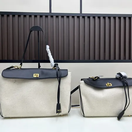 バレンシアガ キーケース