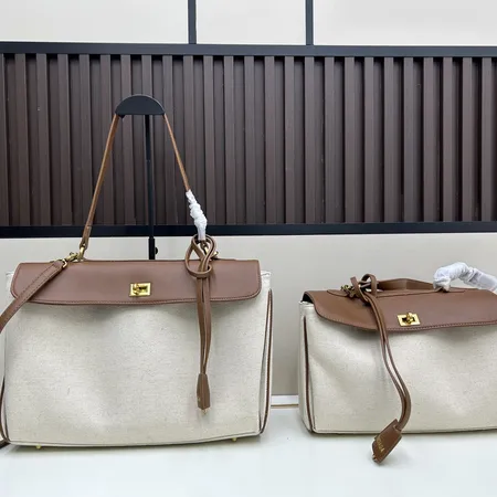 バレンシアガ キーケース