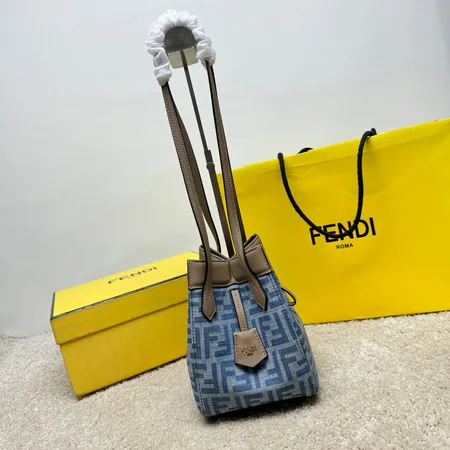 フェンディ キーケース