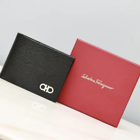 フェラガモ 折り財布