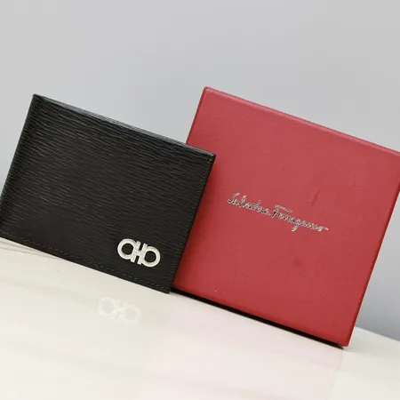 フェラガモ 折り財布