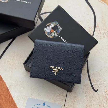 プラダ 折り財布