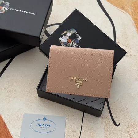 プラダ 折り財布