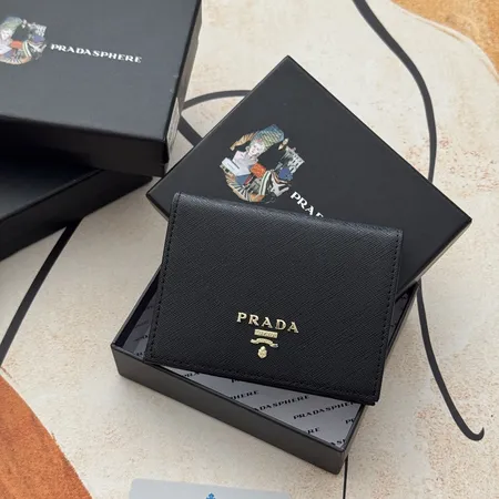 プラダ 折り財布