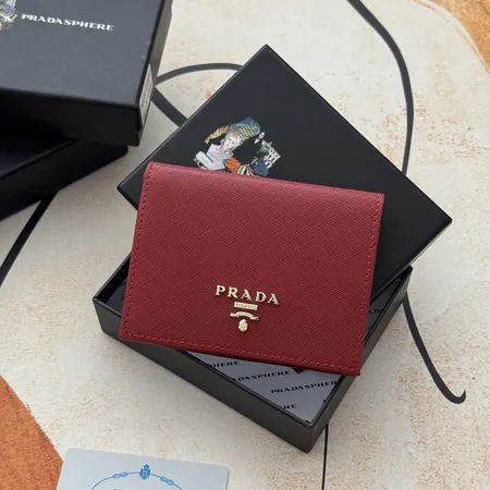 プラダ 折り財布