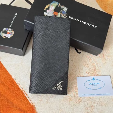 プラダ 長財布