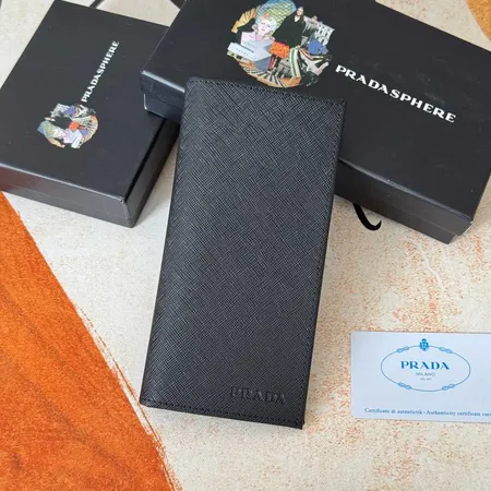 プラダ 長財布