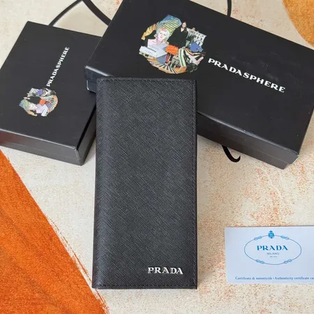 プラダ 長財布