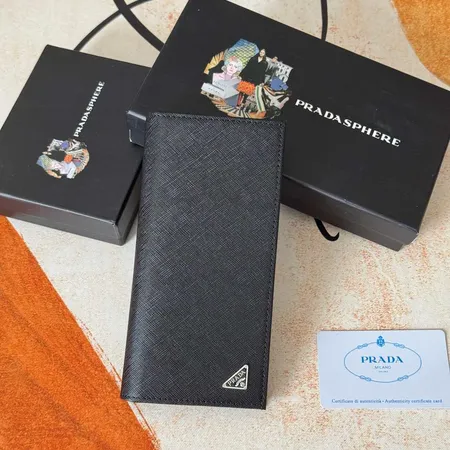プラダ 長財布