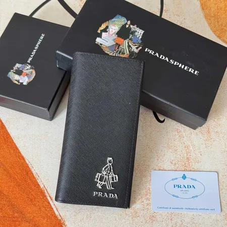 プラダ 長財布